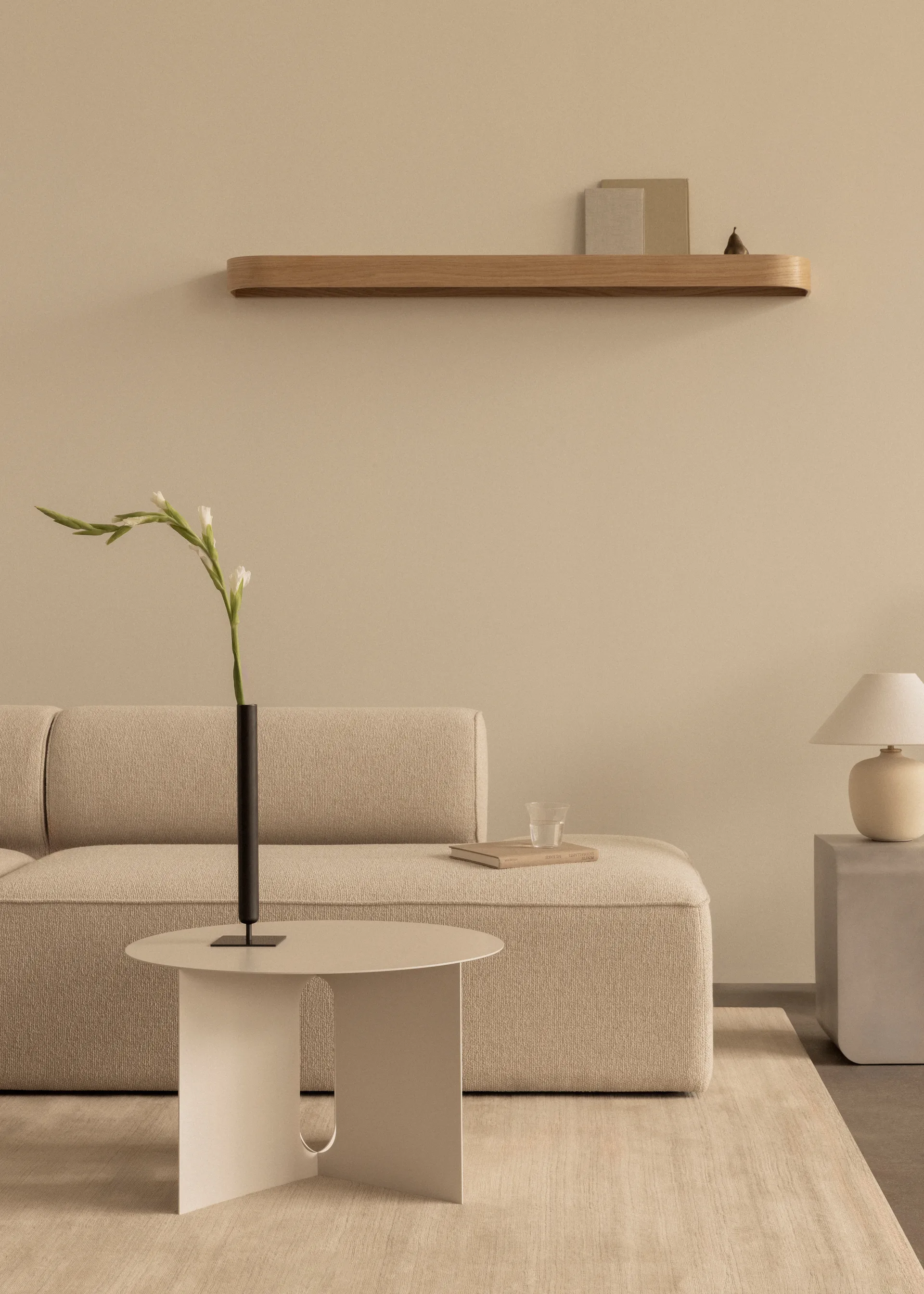 Androgyne bijzettafel Ø63 cm, Ivory Audo Copenhagen