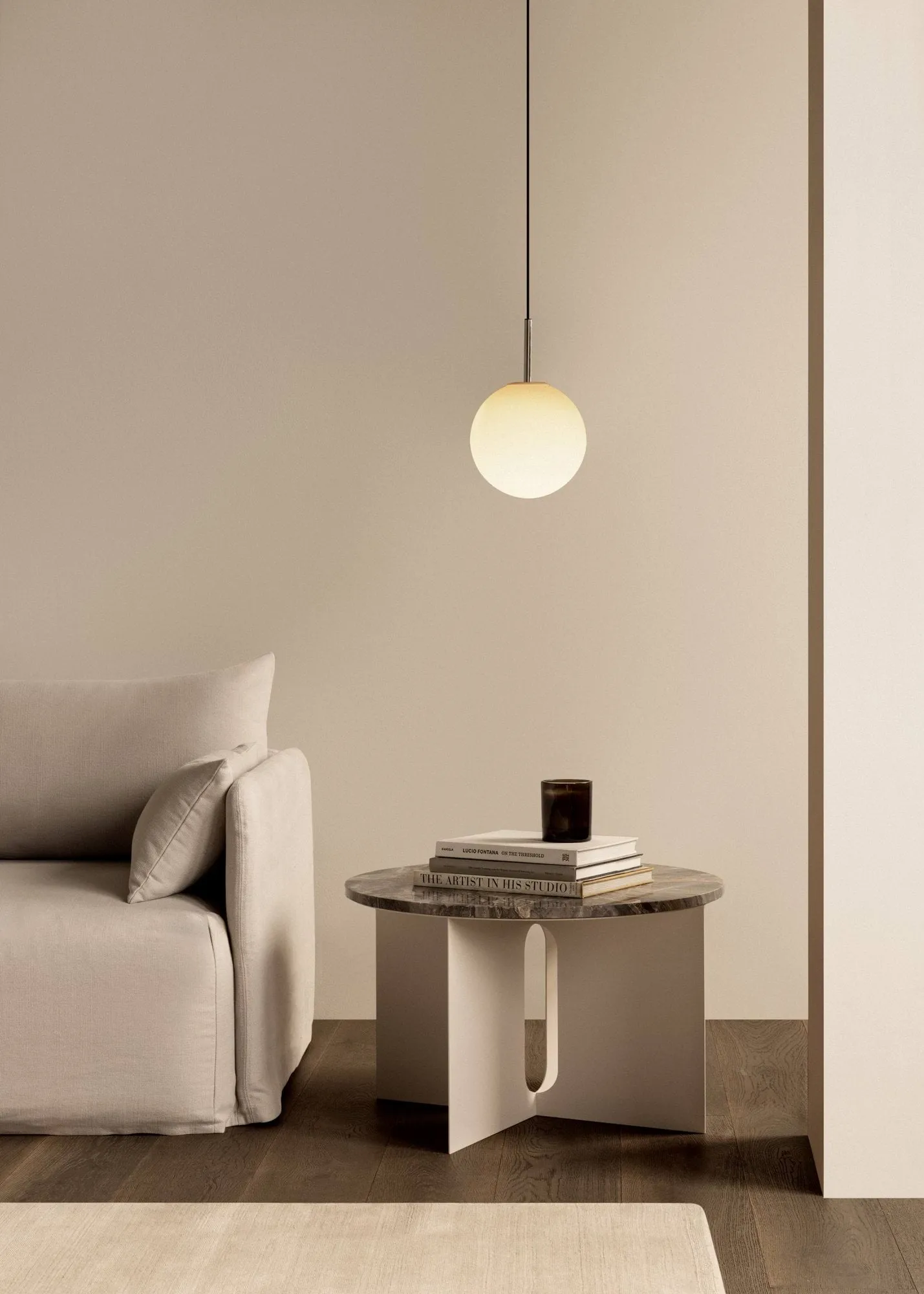 Androgyne Bijzettafel, Calacatta Viola marmer-zwart staal, Ø65 cm Audo Copenhagen