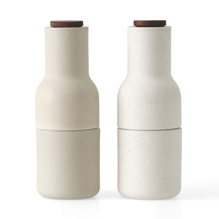Bottle Grinder kruidenmolen keramiek 2-pack - Zand (deksel van walnoot) - Audo Copenhagen