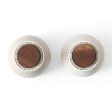 Bottle Grinder kruidenmolen keramiek 2-pack - Zand (deksel van walnoot) - Audo Copenhagen