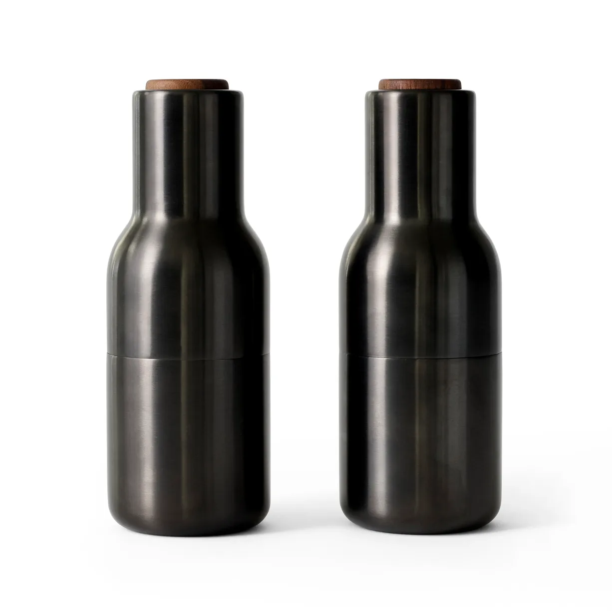 Bottle Grinder kruidenmolen metaal 2-pack, Bronzed brass (deksel van walnoothout) Audo Copenhagen