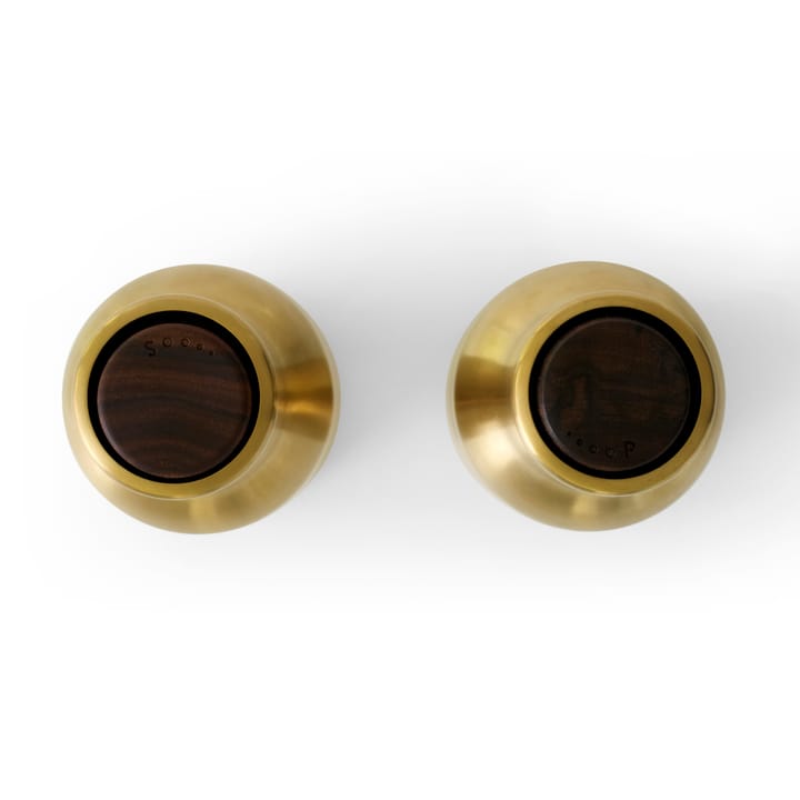 Bottle Grinder kruidenmolen metaal 2-pack, Brushed brass (deksel van walnoothout) Audo Copenhagen