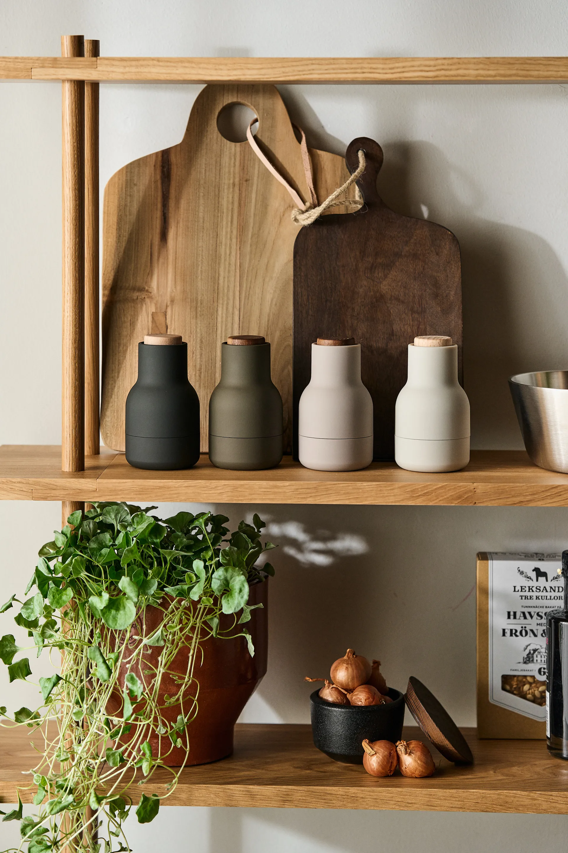 Bottle Grinder kruidenmolen Small 2-pack, Ash-carbon-beukenhout Audo Copenhagen