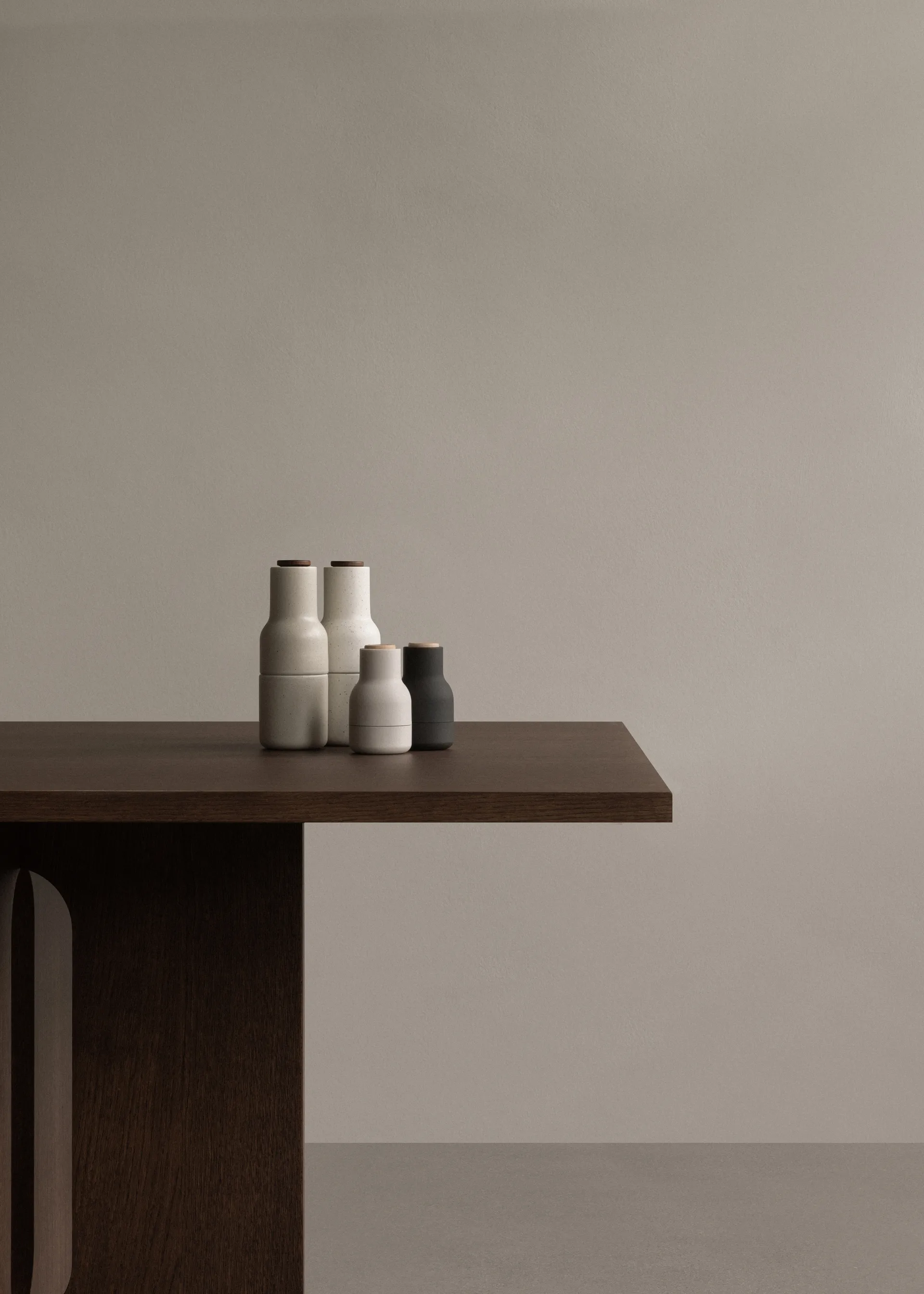 Bottle Grinder kruidenmolen Small 2-pack, Ash-carbon-beukenhout Audo Copenhagen