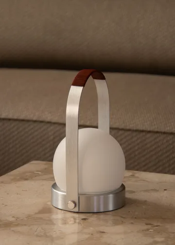 Carrie draagbare tafellamp - Borstad aluminium - Audo Copenhagen