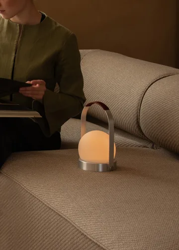 Carrie draagbare tafellamp - Borstad aluminium - Audo Copenhagen