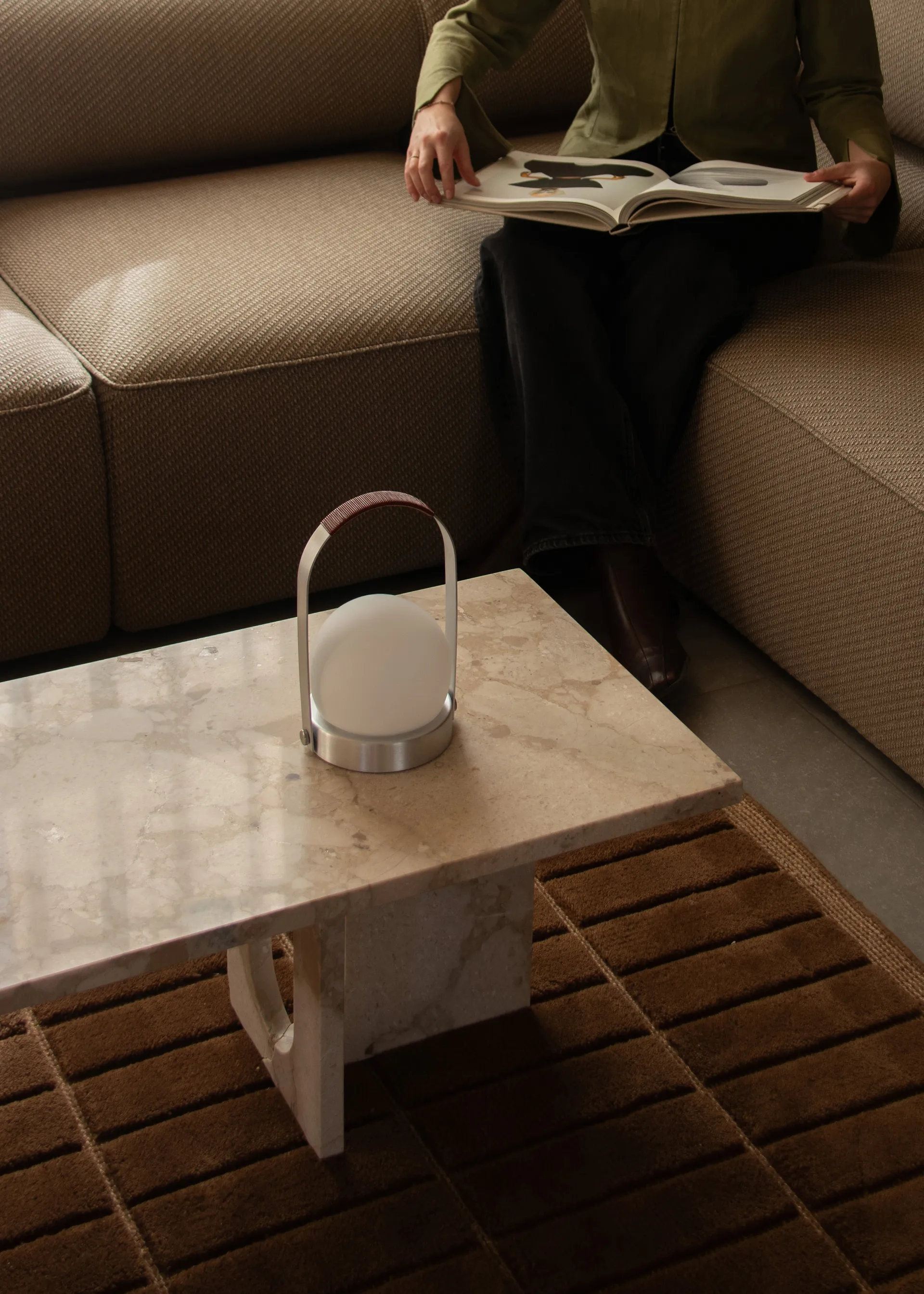 Carrie draagbare tafellamp, Borstad aluminium Audo Copenhagen