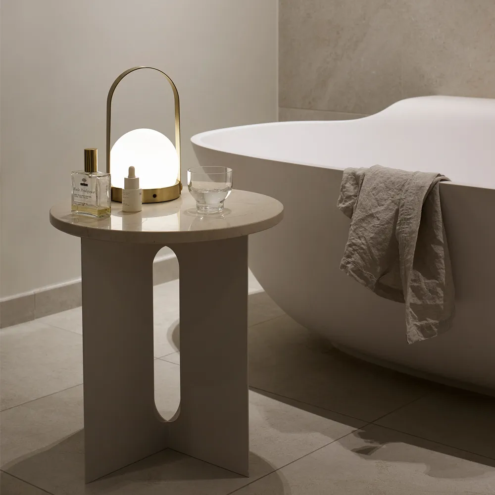 Carrie draagbare tafellamp, geborsteld messing Audo Copenhagen