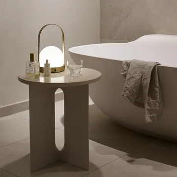 Carrie draagbare tafellamp - geborsteld messing - Audo Copenhagen