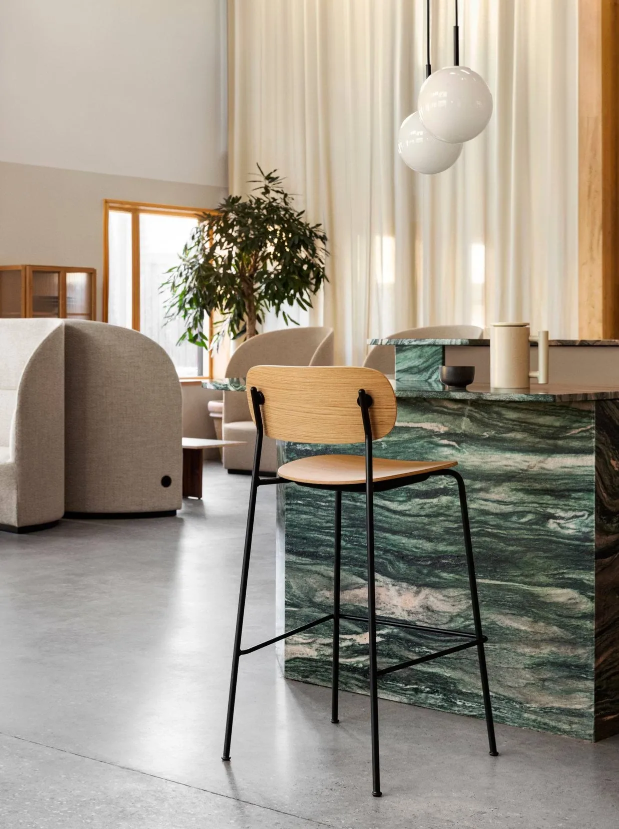 Co Bar Chair barkruk, Donker gebeitst eiken-chroomstaal, 75 cm Audo Copenhagen