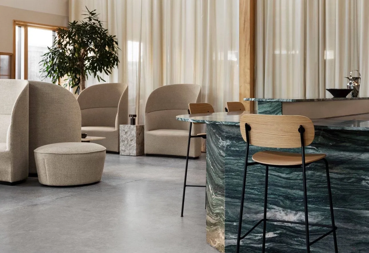 Co Bar Chair barkruk, Zwart eiken-verchroomd staal, 65 cm Audo Copenhagen