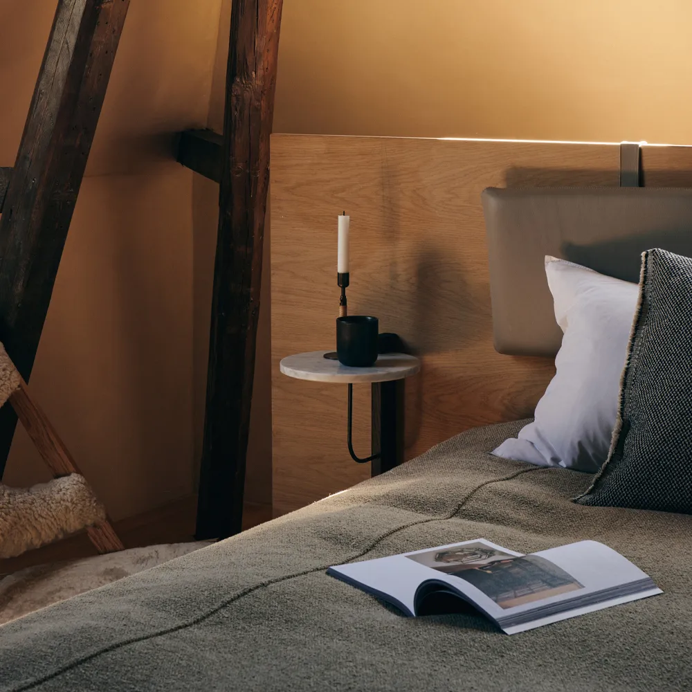 Corbel plank, marmor carrara, donkergebeitst eikenhout Audo Copenhagen