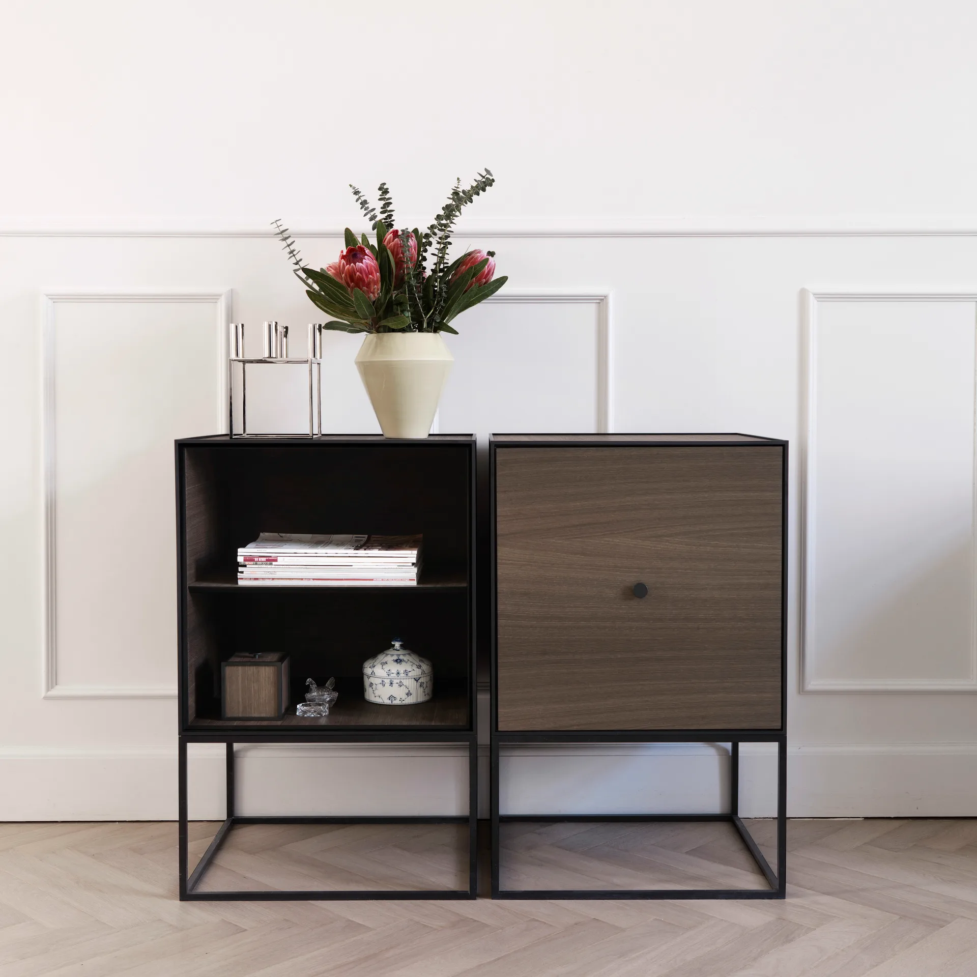 Frame 49 kubus met deur, gerookt eiken Audo Copenhagen