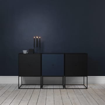 Frame 49 kubus met deur - zwart gebeitst essen - Audo Copenhagen