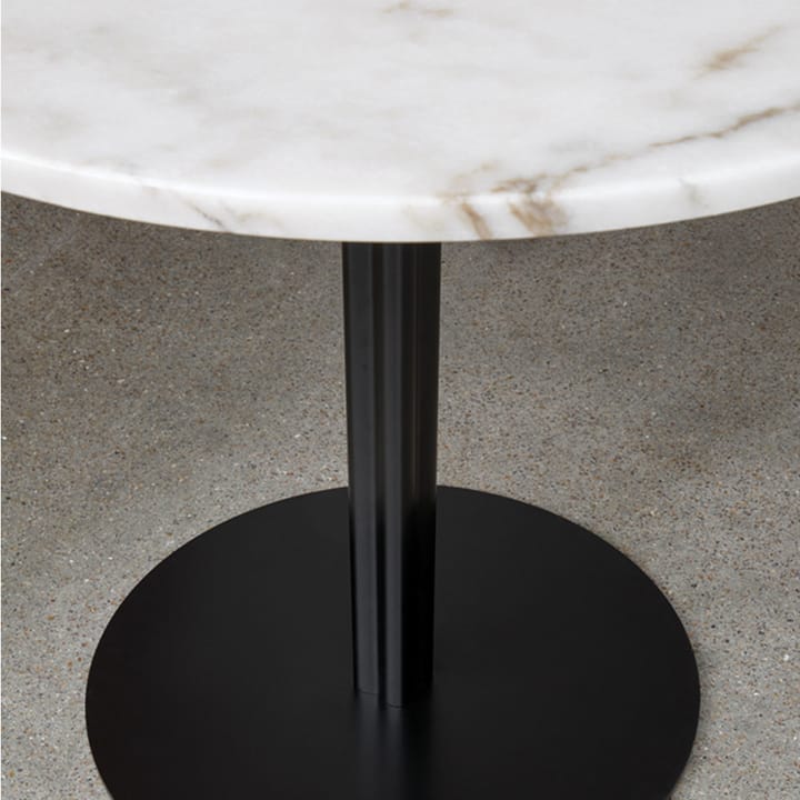 Harbour Column eettafel, marble offwhite, ø105 cm, zwart onderstel Audo Copenhagen