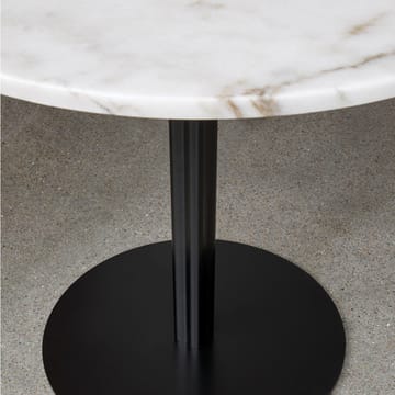 Harbour Column eettafel - marble offwhite, ø105 cm, zwart onderstel - Audo Copenhagen