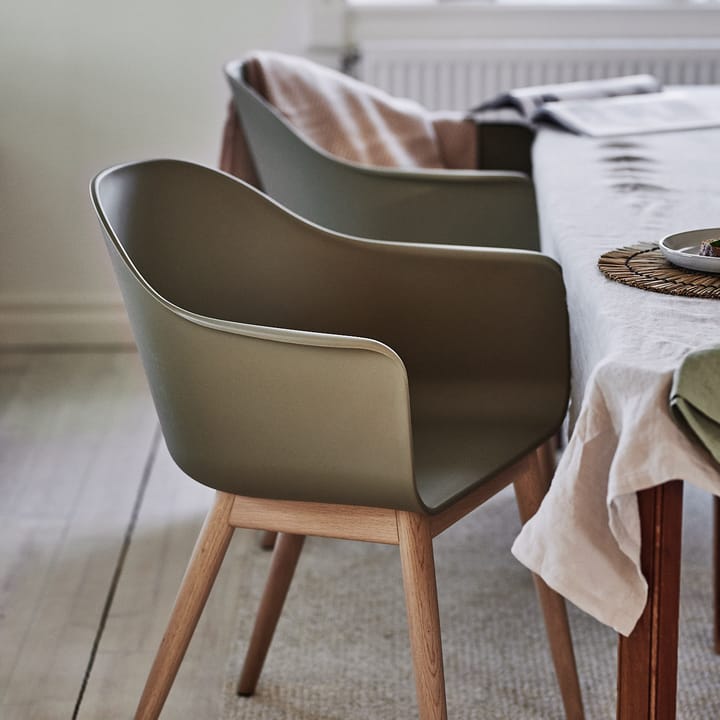 Harbour stoel armleuningen eiken poten, olive Audo Copenhagen