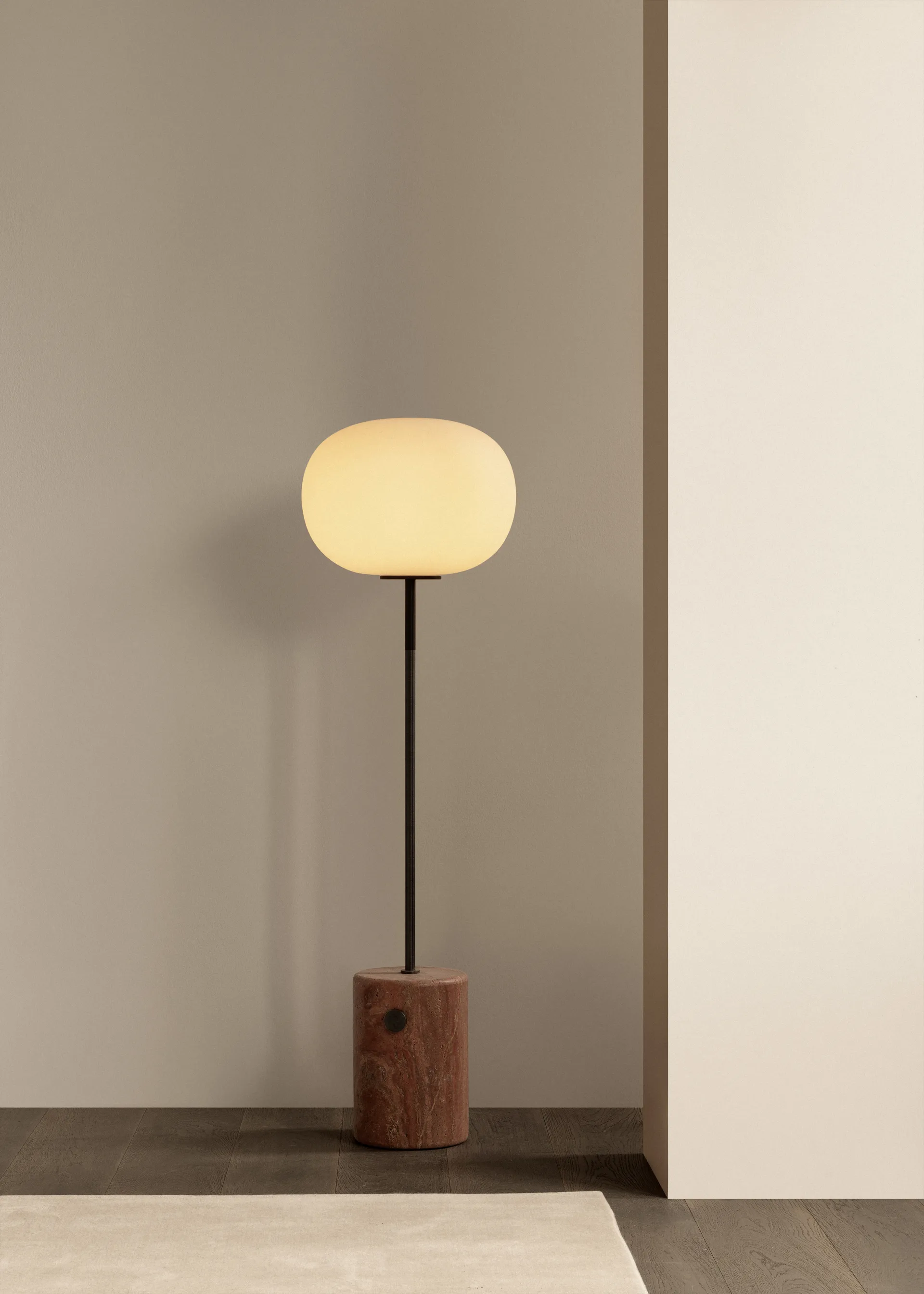 JWDA vloerlamp, Red travertine, 130 cm Audo Copenhagen