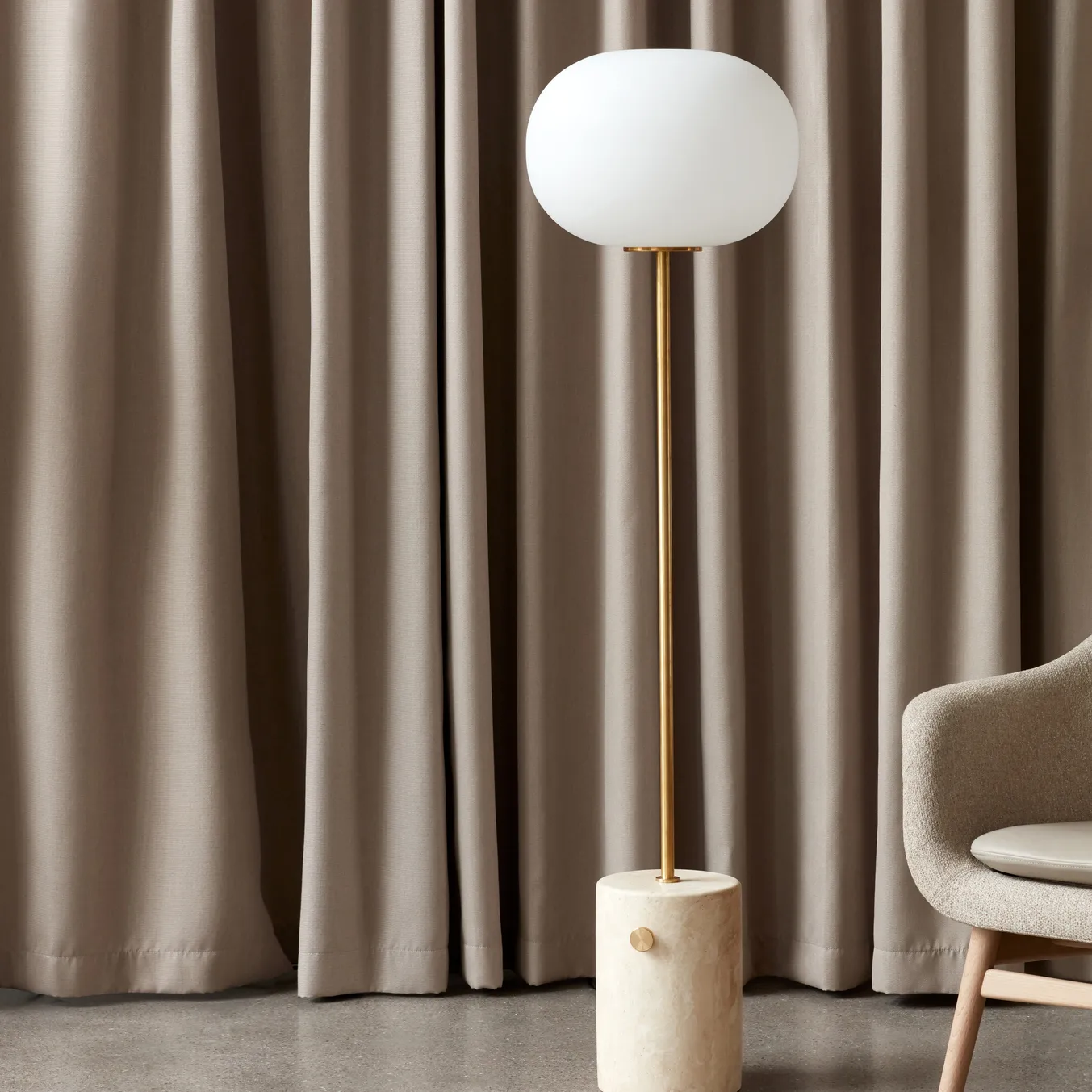 JWDA vloerlamp, Travertijn-messing, 150 cm Audo Copenhagen