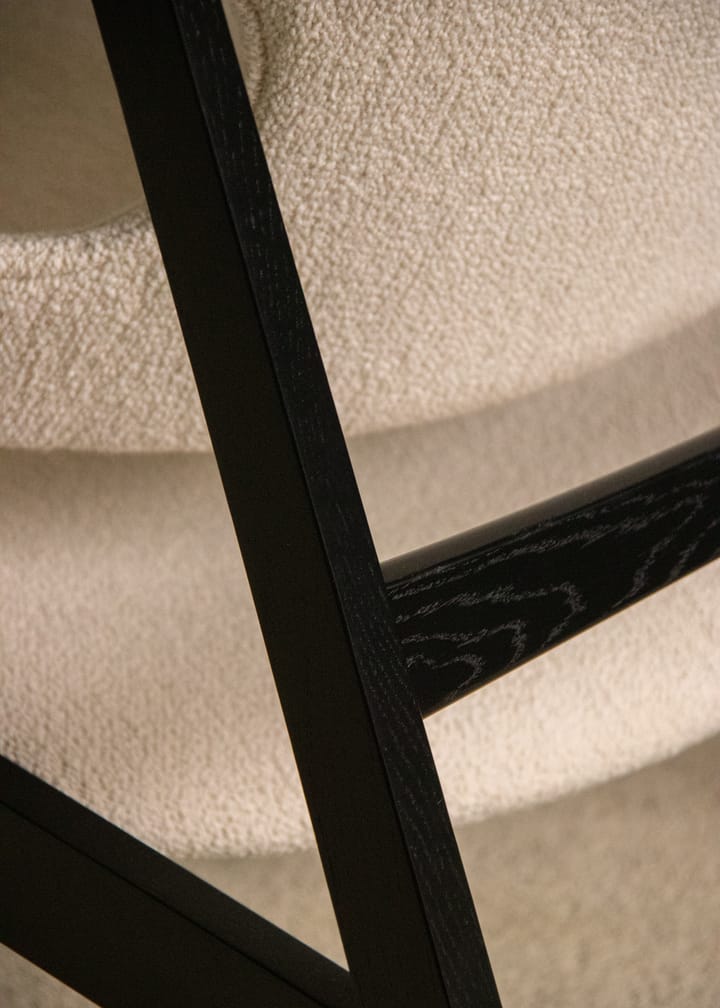 Knitting loungefauteuil, Barnum Bouclé 24-zwart eik Audo Copenhagen