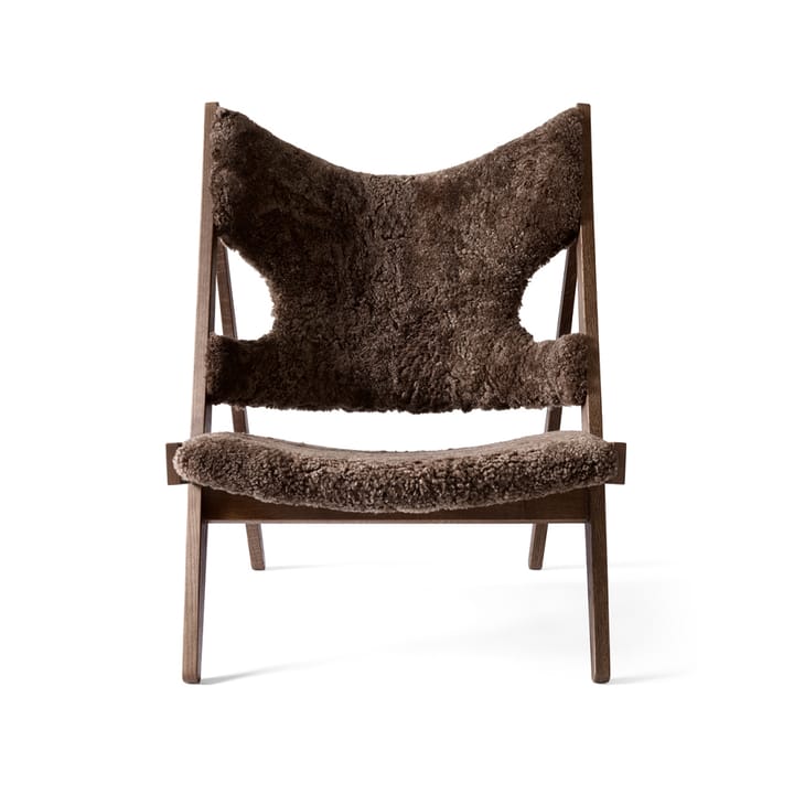 Knitting loungefauteuil - schapenvacht curly root donkerbruin, onderstel donkergebeitst eiken - Audo Copenhagen