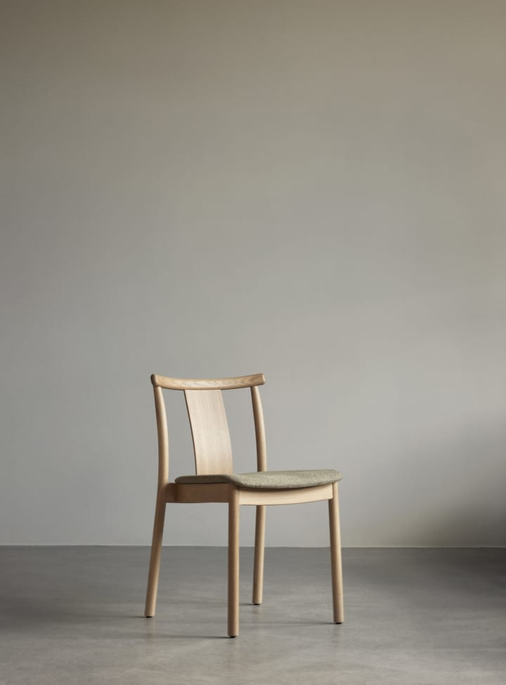 Merkur stoel met kussen, Oak-Hallingdal 0200 beige Audo Copenhagen