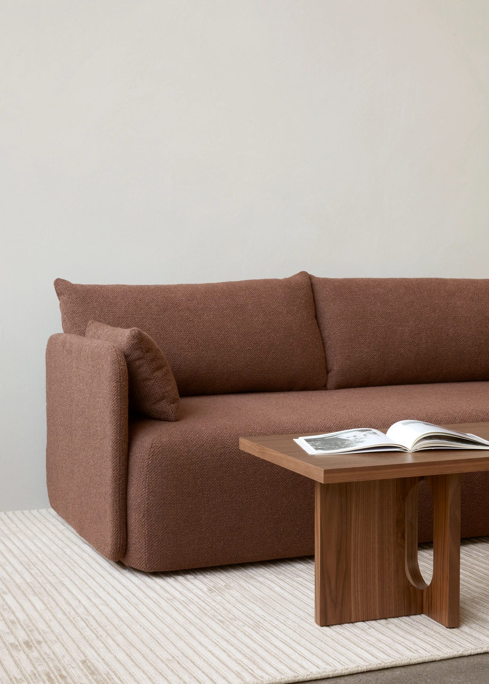 Offset bank 2-zits, Audo Bouclé 08 Bordeaux Audo Copenhagen