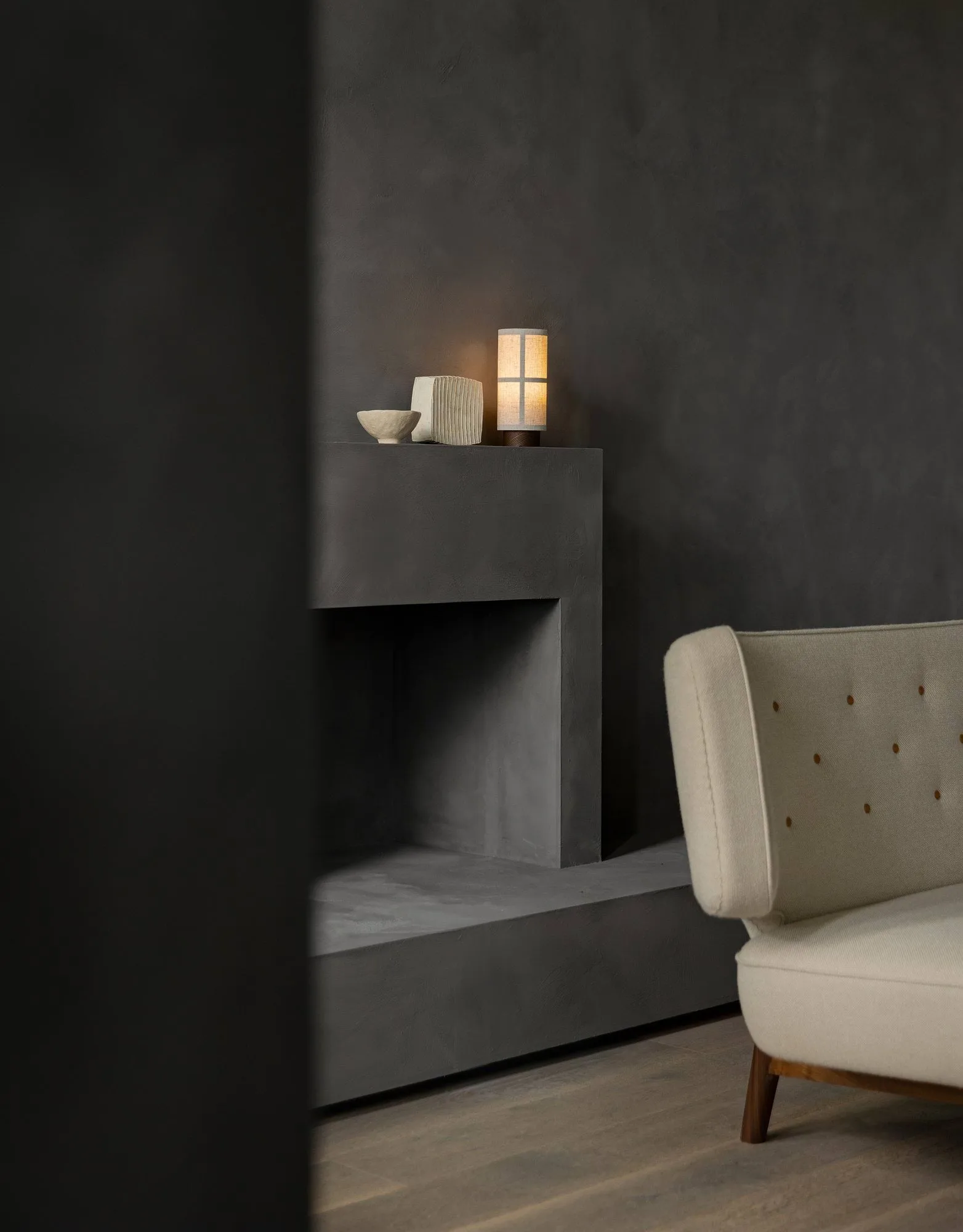 Radiohus Sofa Fully Upholstered RE-WOOL PC1T Global HR BUTTONS Vegetal 4-Legs Base, Re-wool 218-naturel eiken, leren knopen, 3-zits Audo Copenhagen