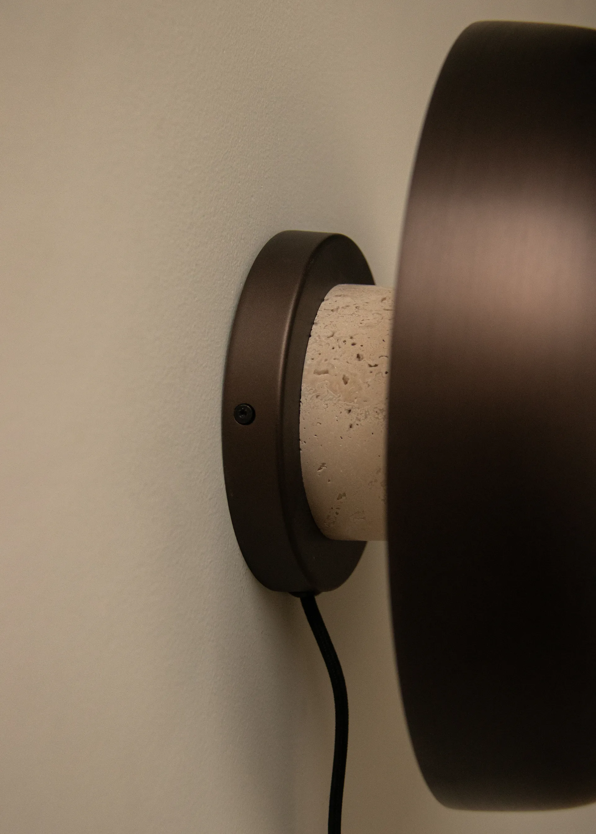 Reverse wandlamp, Bronzed aluminium Audo Copenhagen