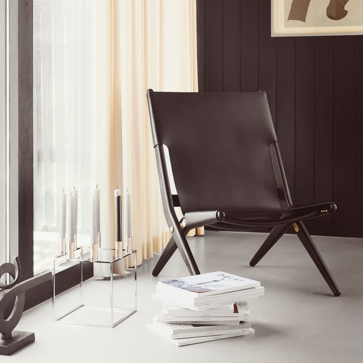 Saxe fauteuil, leer bruin, bruingeolied eiken onderstel Audo Copenhagen