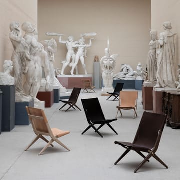Saxe fauteuil - leer bruin, bruingeolied eiken onderstel - Audo Copenhagen