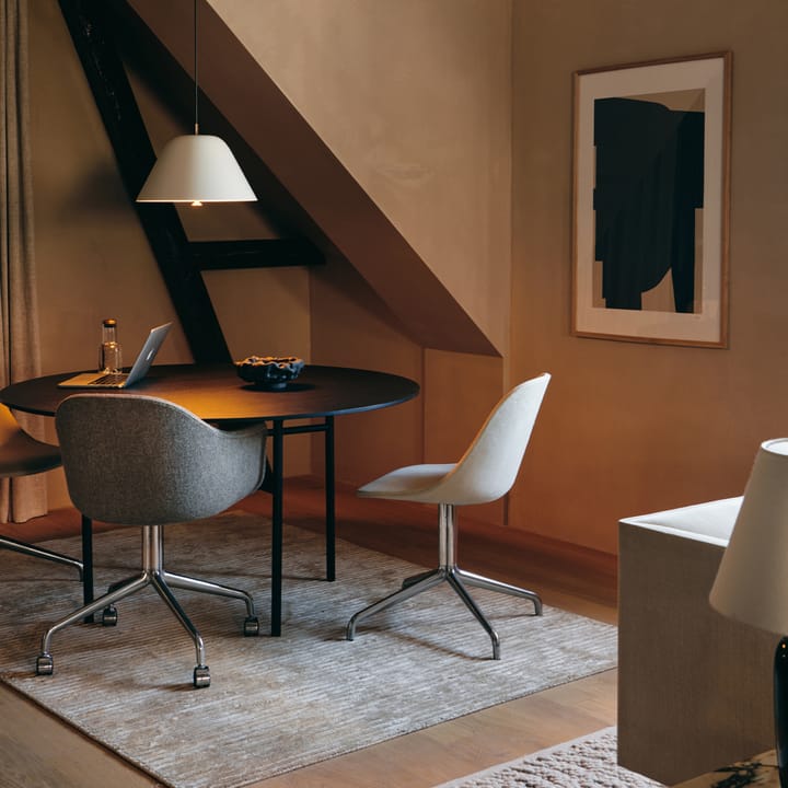 Snaregade Round Eettafel rond, charcoal linoleum, ø138 cm, zwart stalen onderstel Audo Copenhagen