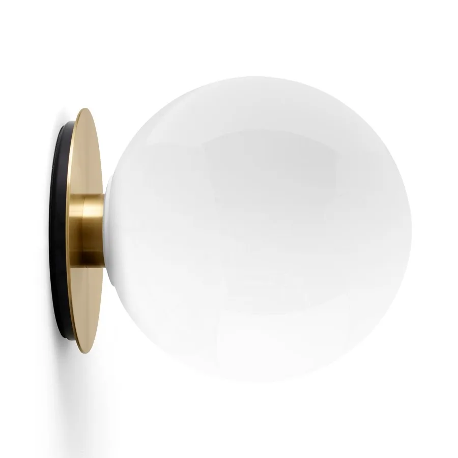 TR tafel/wandlamp messing, Glanzend opaalglas Audo Copenhagen