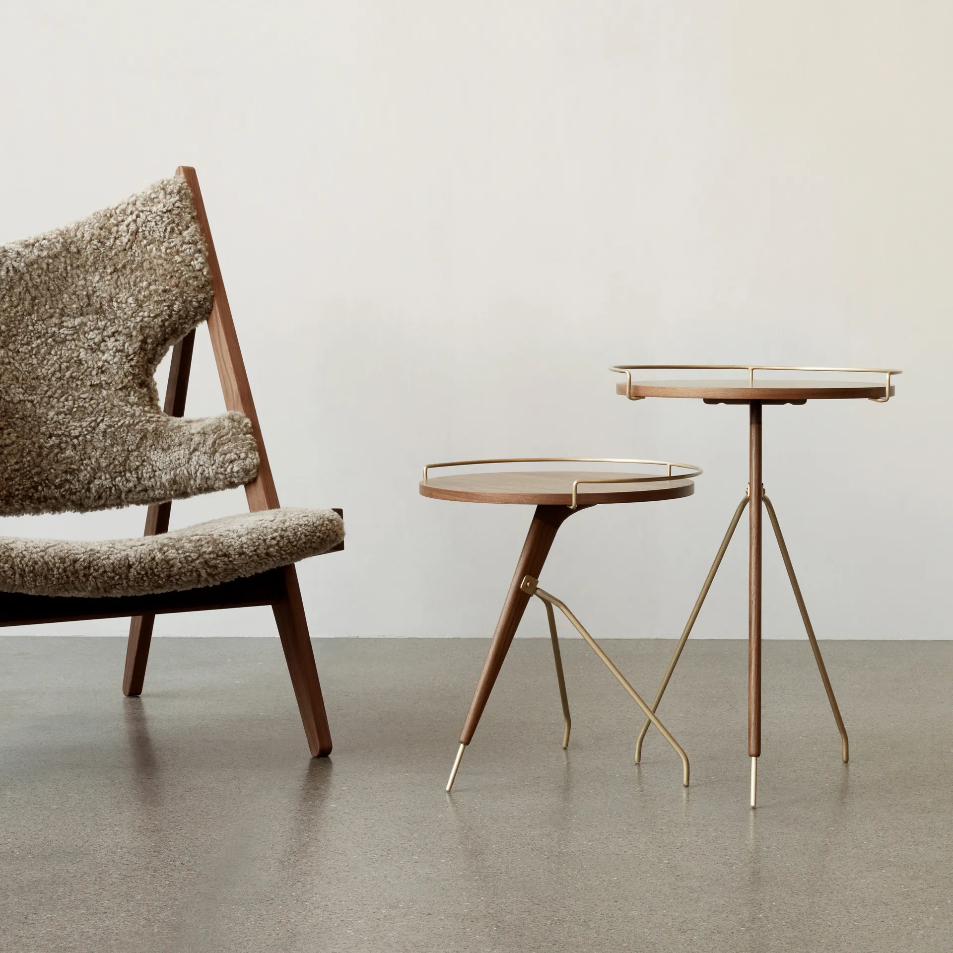 Umanoff bijzettafel walnoot-gepolijst messing, 45 cm Audo Copenhagen