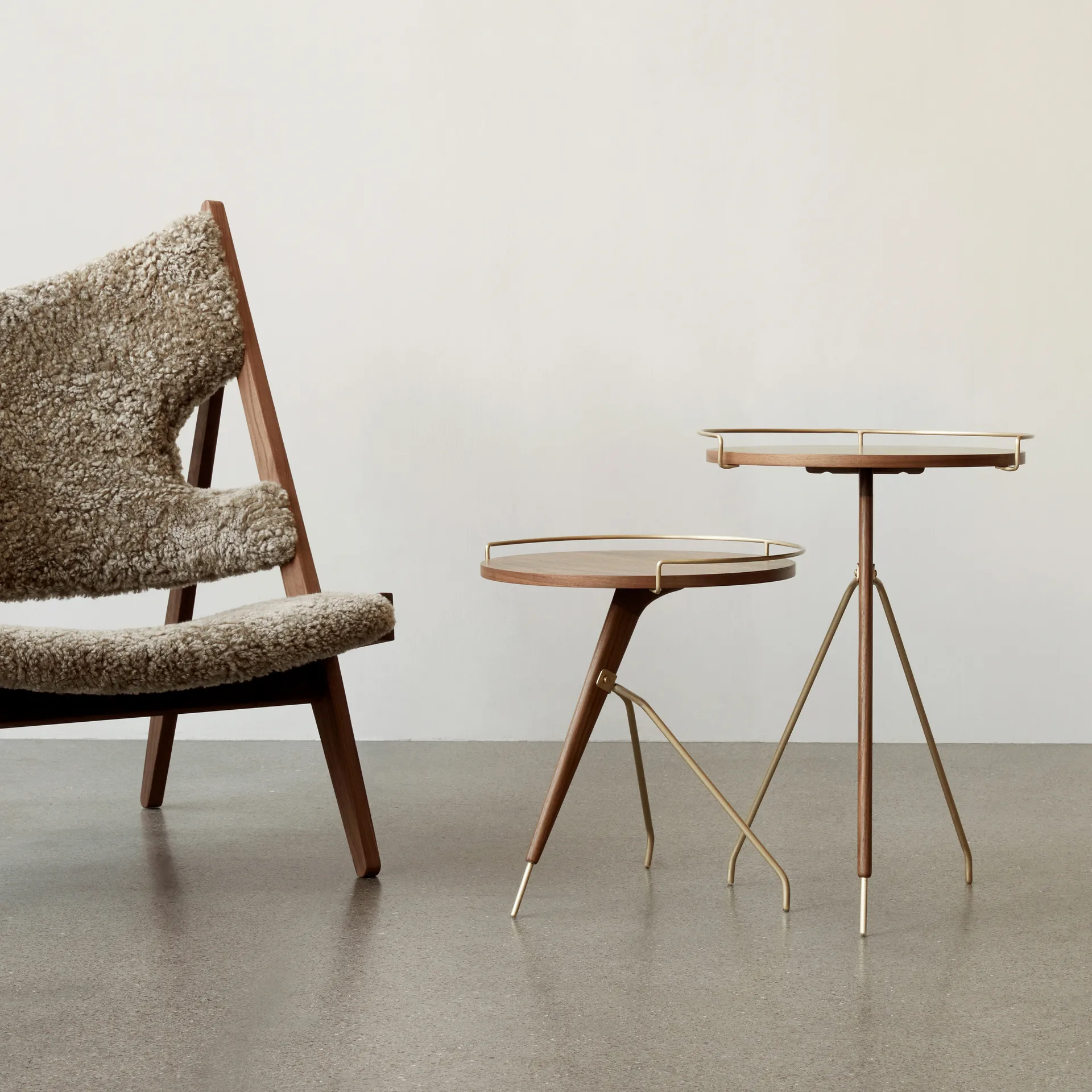 Umanoff bijzettafel walnoot-gepolijst messing, 60 cm Audo Copenhagen