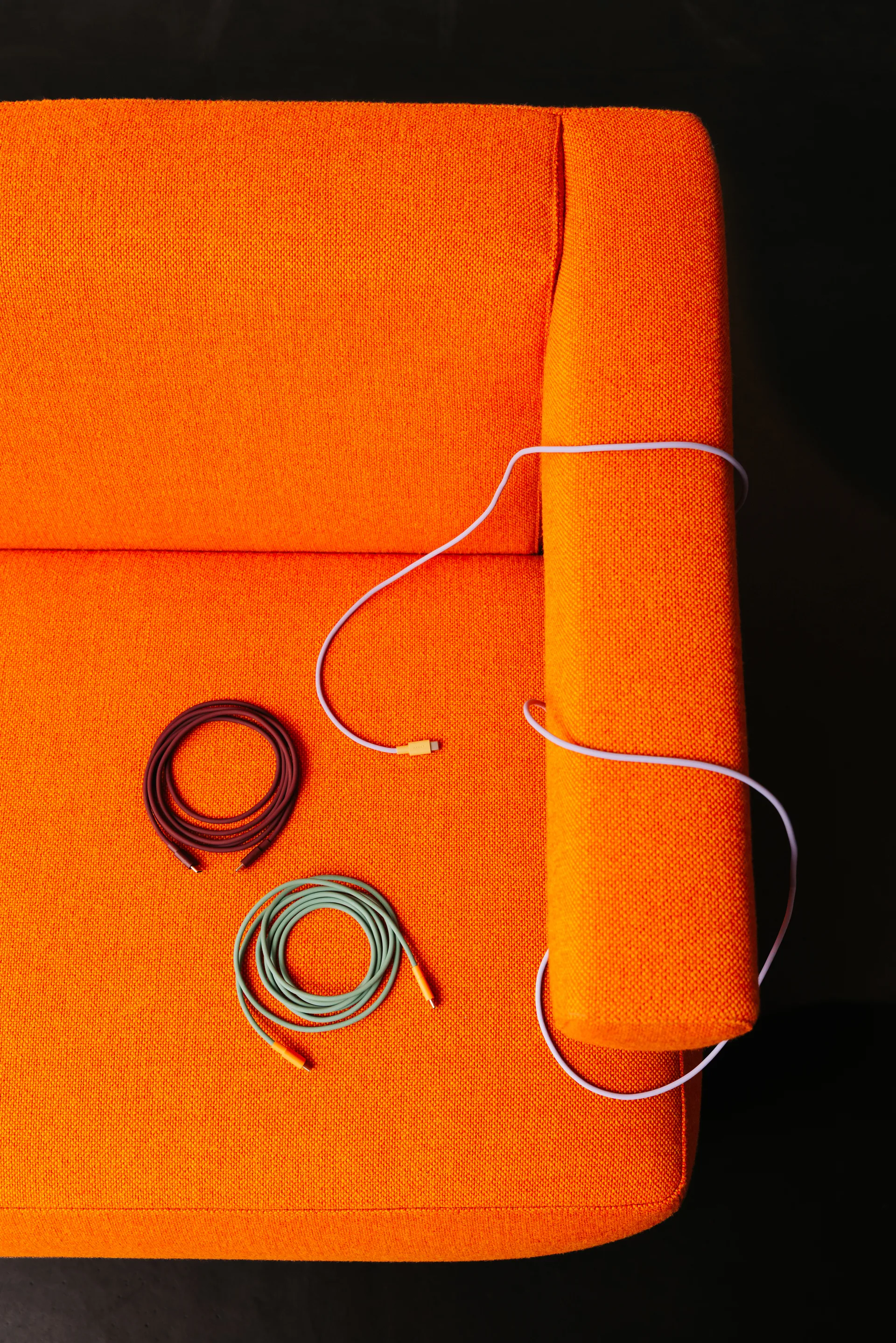 AVOLT x Bauhaus-Archiv Cable 1 USB-C naar USB-C, Mulberry Red Avolt