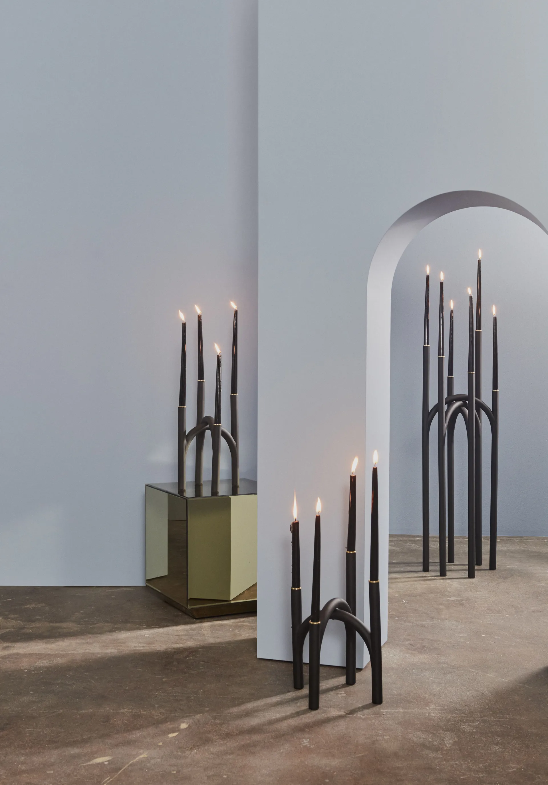 Angui kandelaar 34 cm, Zwart-goud AYTM