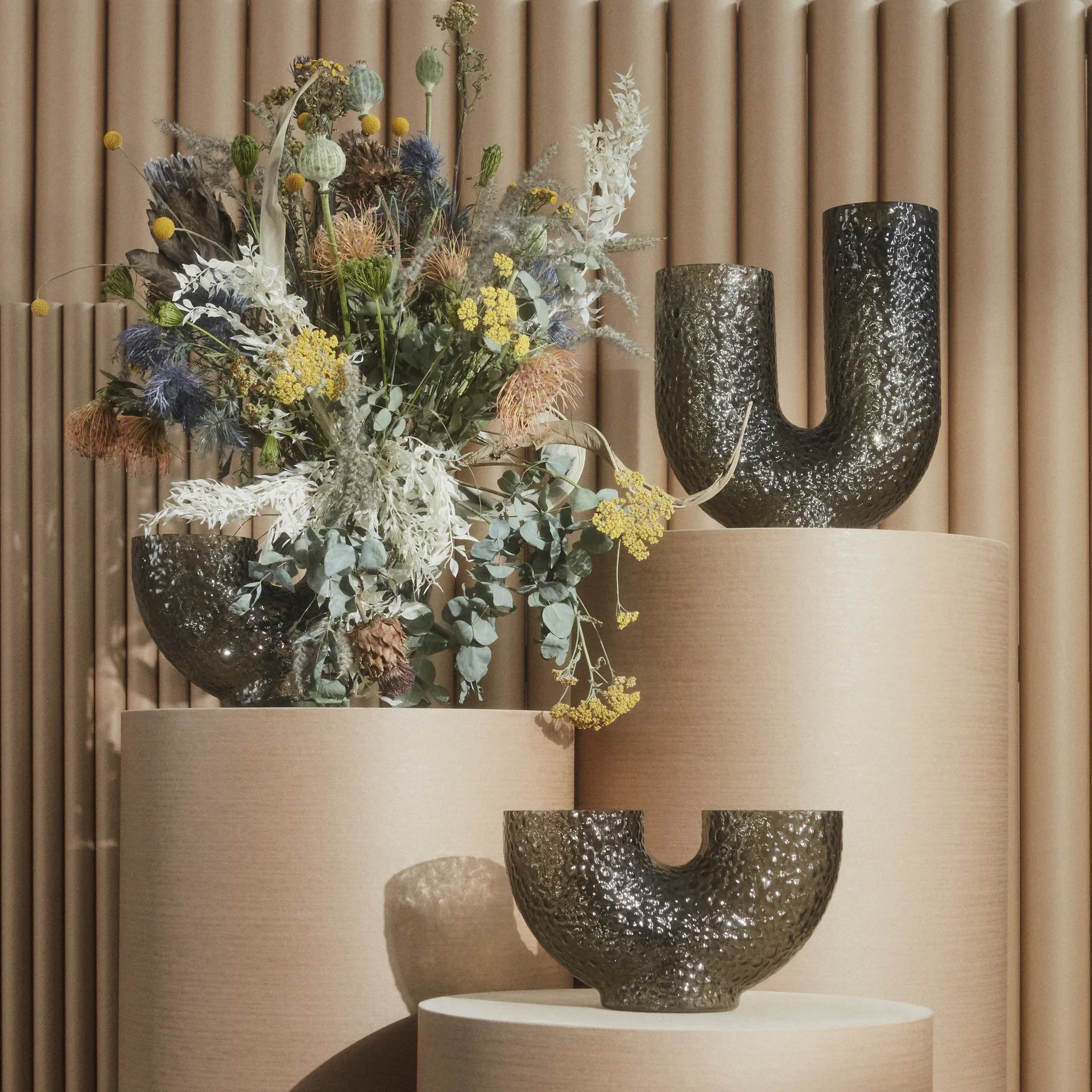 Arura vaas laag, Zwart AYTM