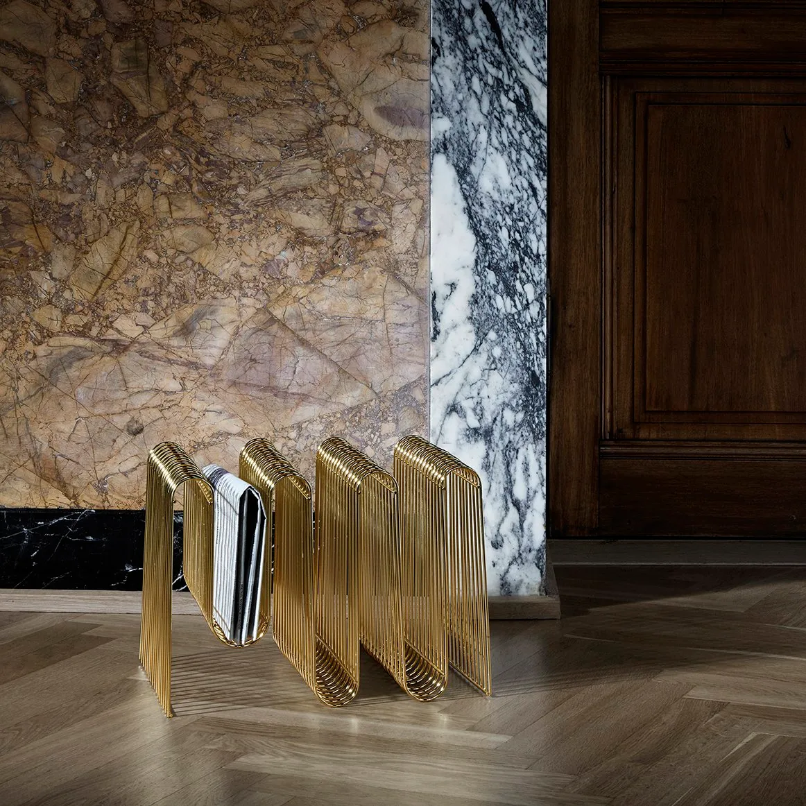 Curva tijdschriftenstandaard, messing AYTM