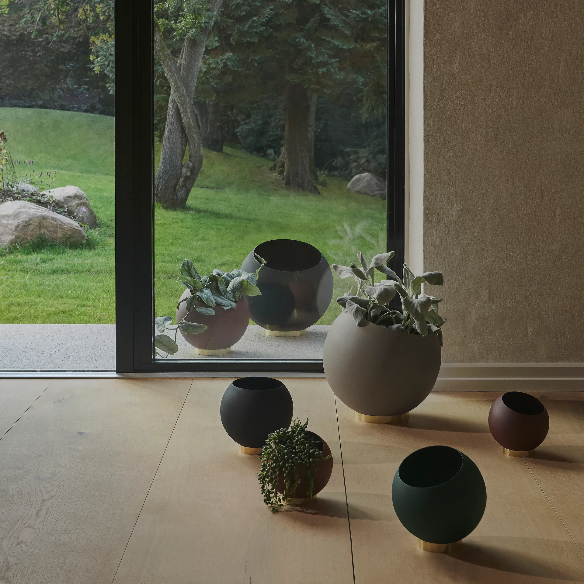 Globe bloempot Ø21 cm, Black AYTM