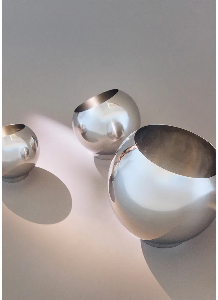 Globe bloempot Ø37 cm, Zilverkleurig AYTM