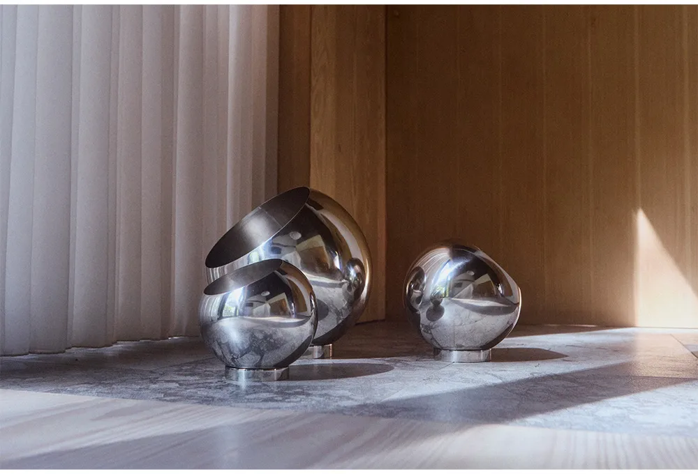 Globe bloempot Ø43 cm, Zilverkleurig AYTM