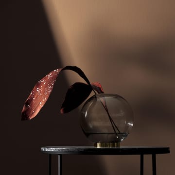 Globe vaas middel - zwart-messing - AYTM