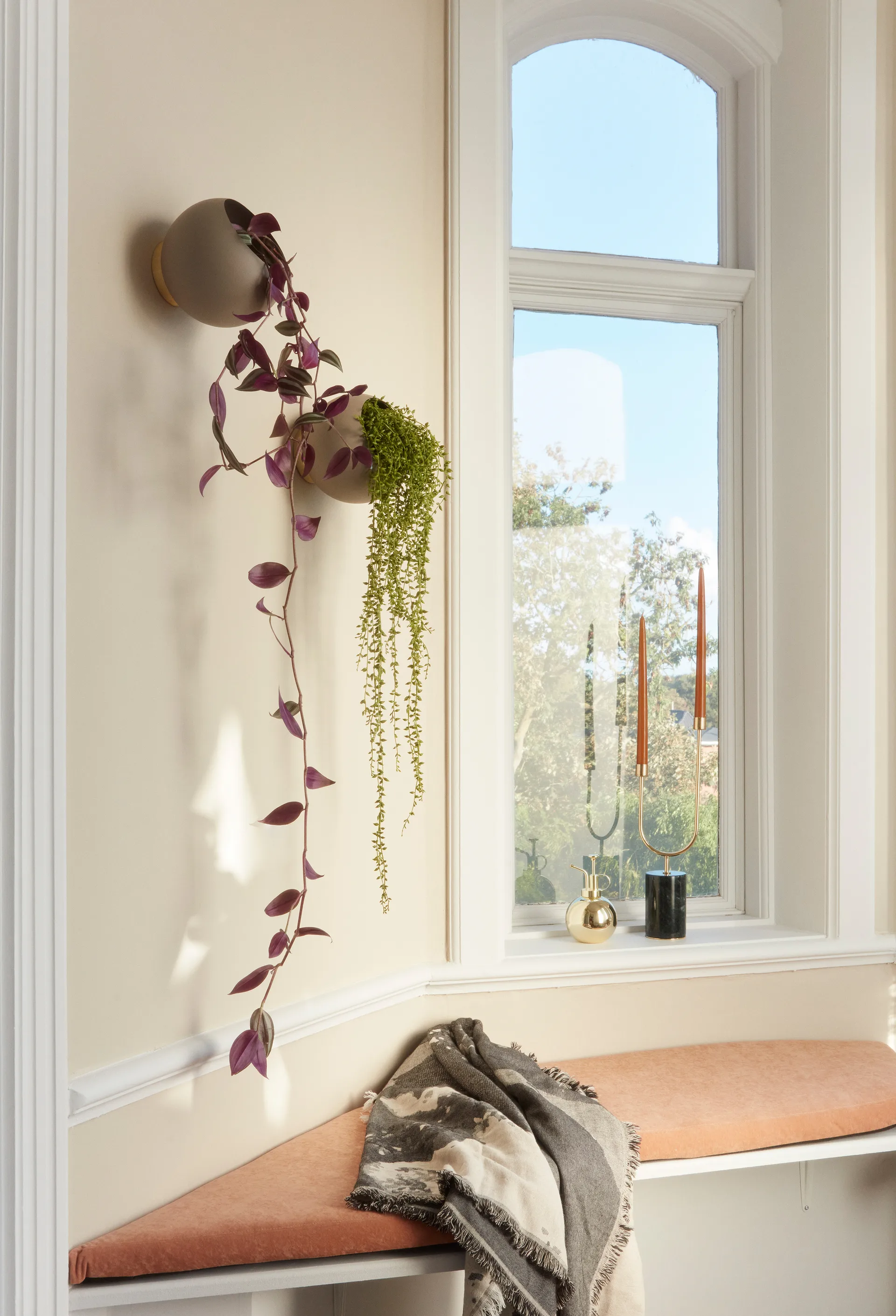 Globe wandbloempot Ø21 cm, Taupe AYTM