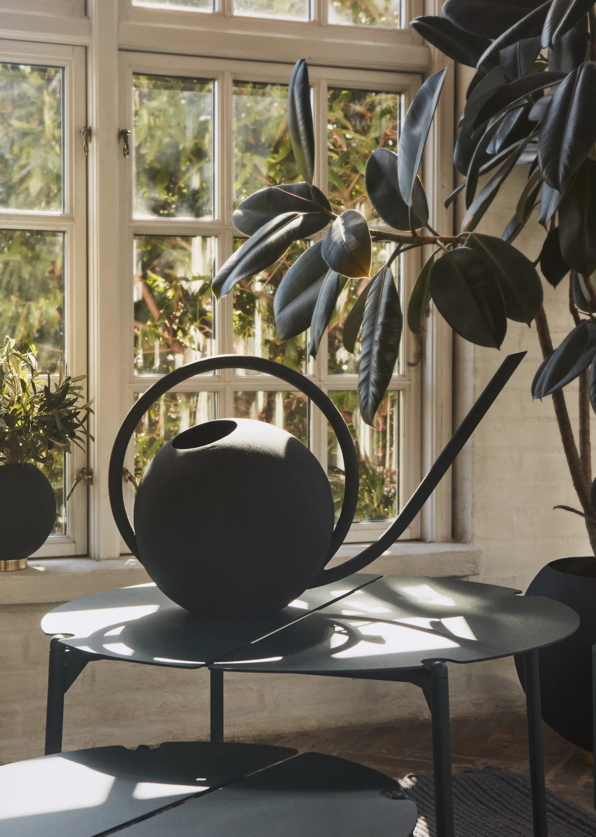 Globe waterkan 34 cm, Zwart AYTM