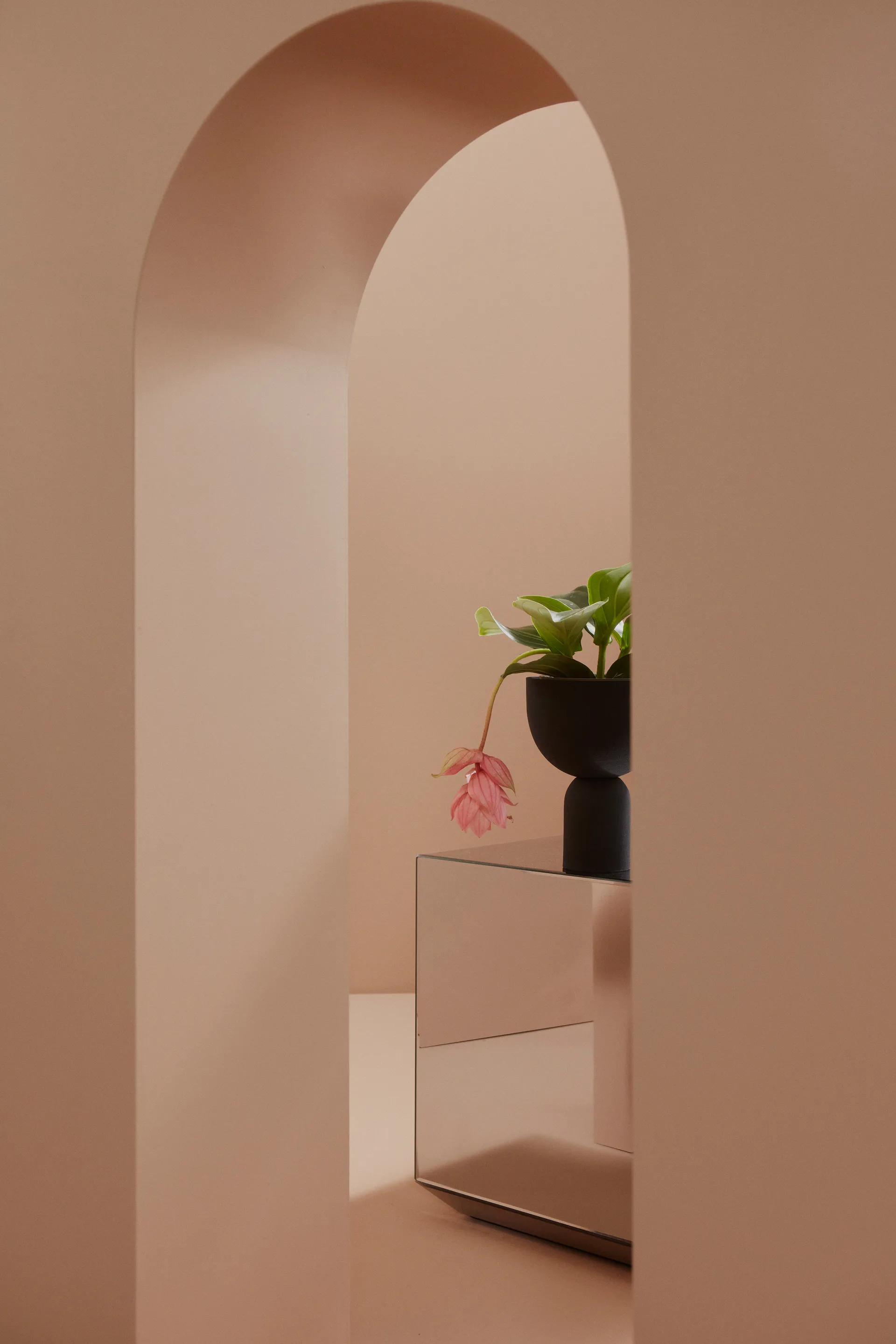 Torus bloempot Ø22 cm, Black-black AYTM