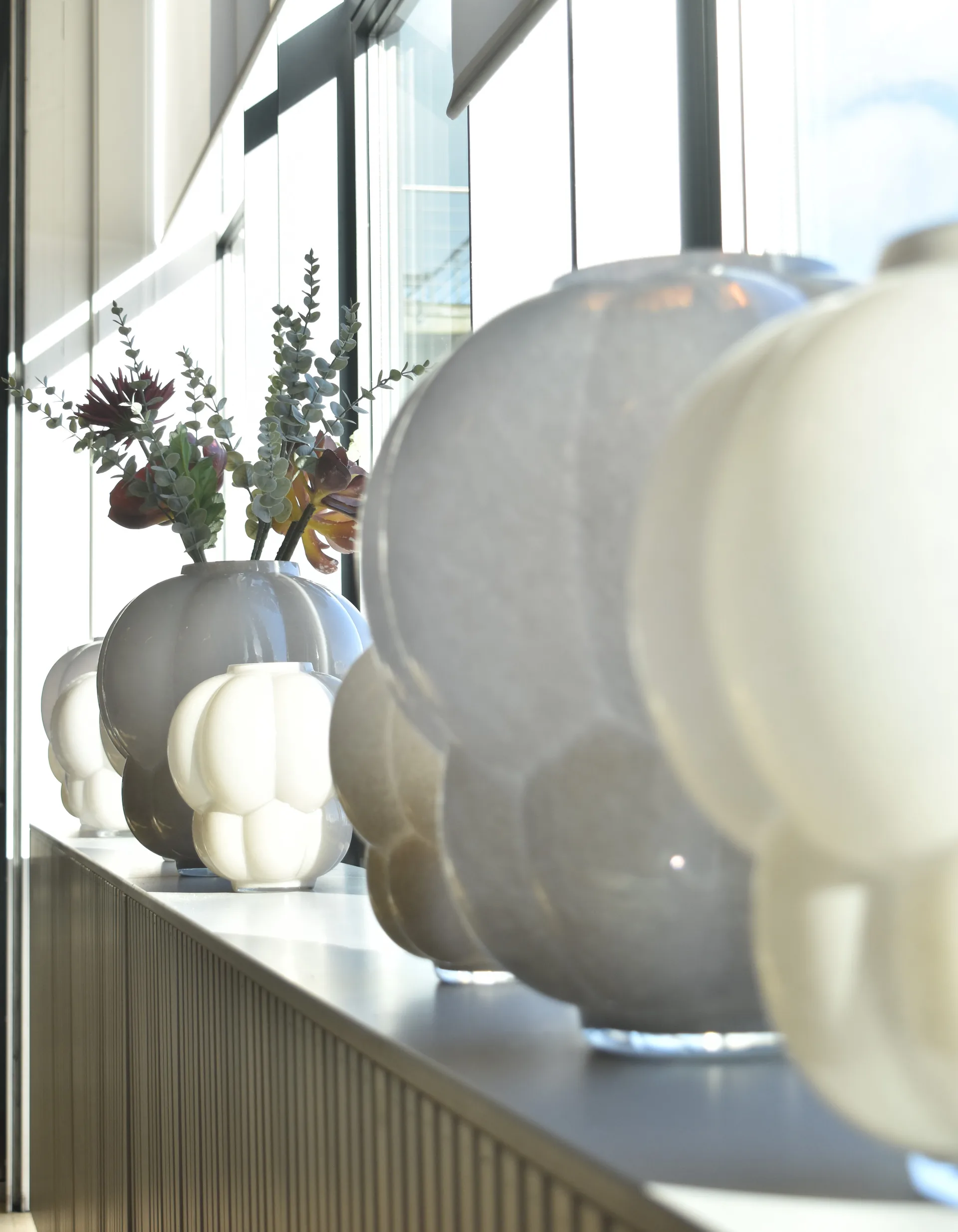 Uva vaas 35 cm, Dove Grey AYTM