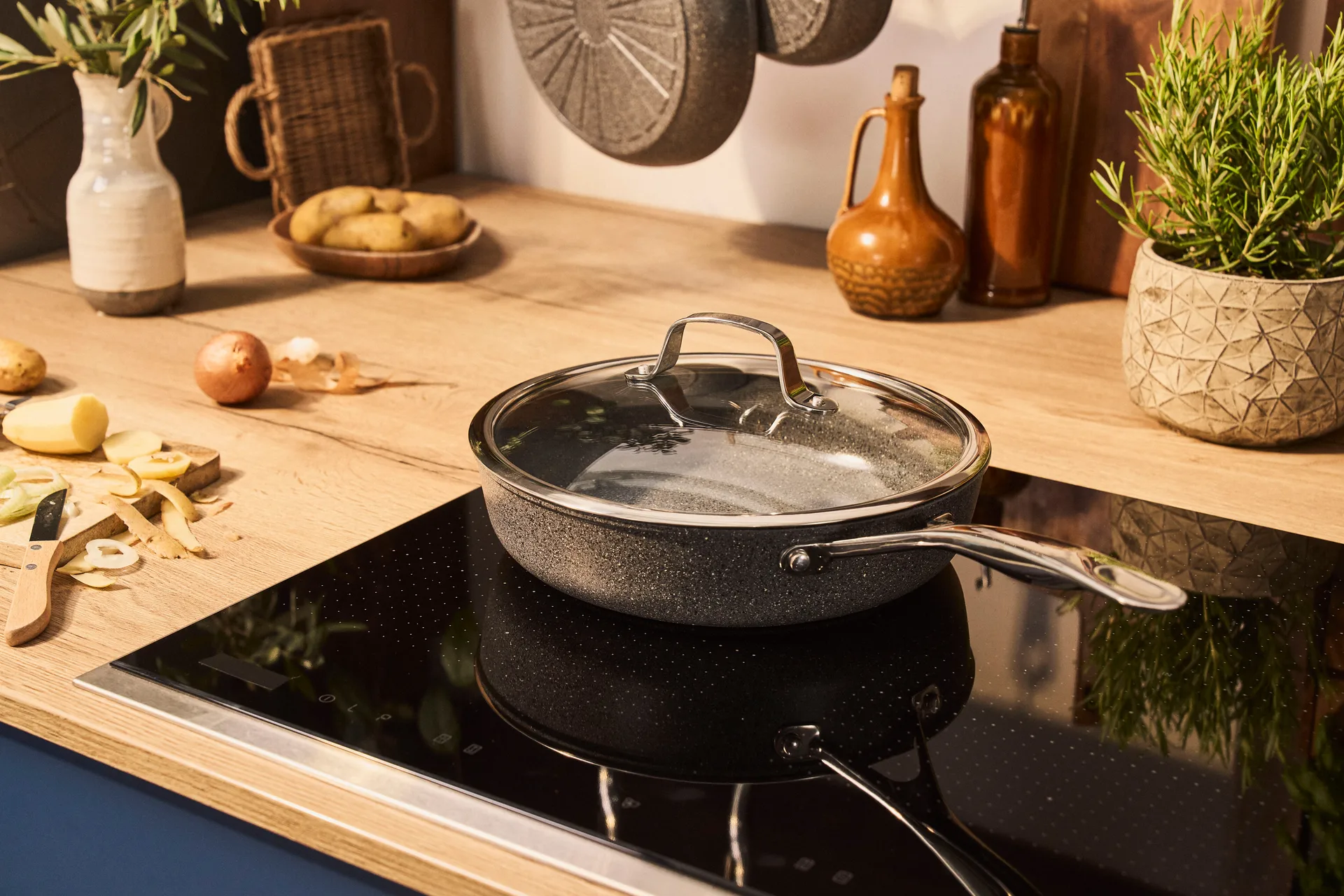 Salina Ceramic Granit sauteerpan met glazen deksel, 28 cm Ballarini