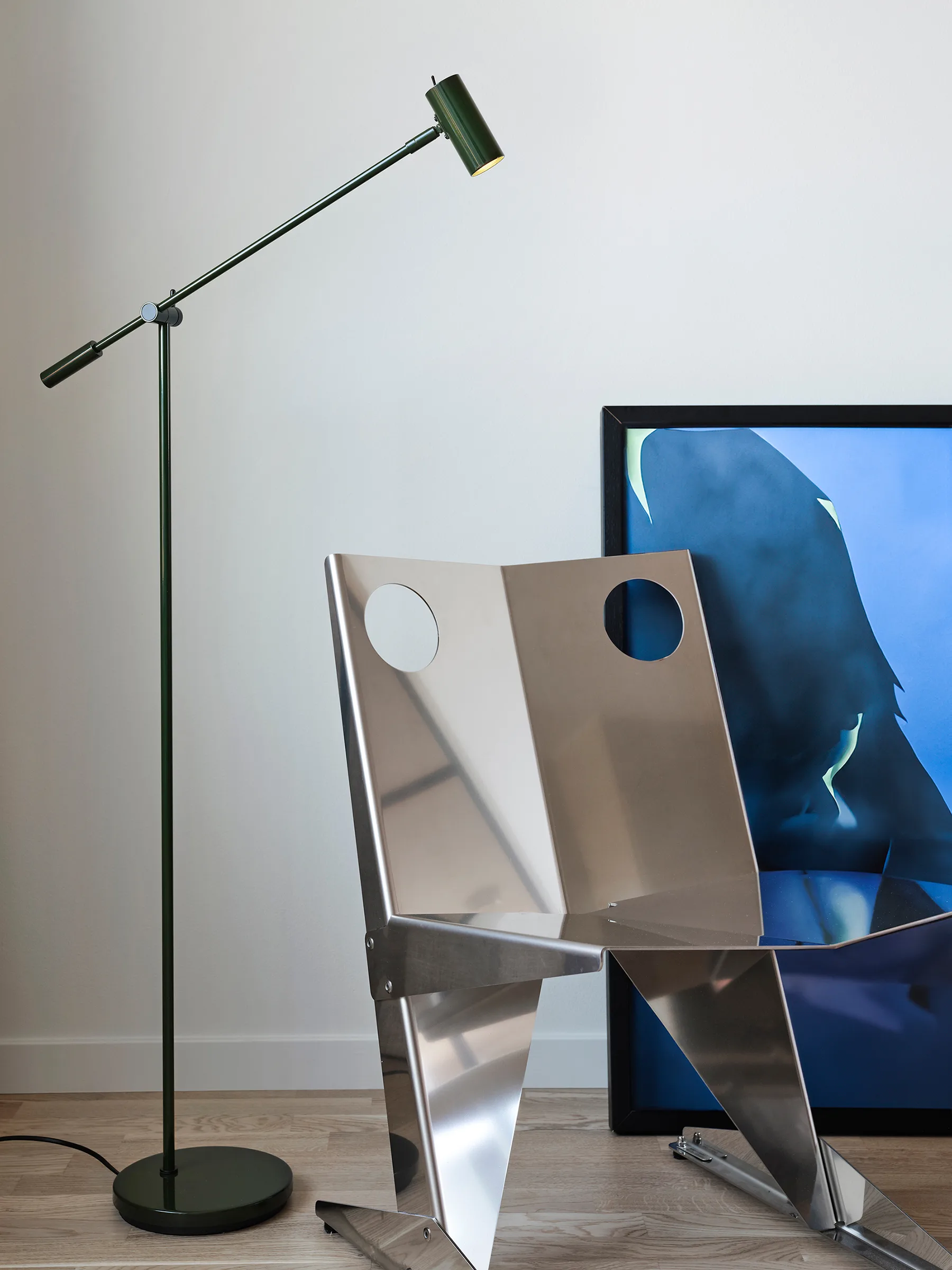 Cato vloerlamp 134 cm, Blank bosgroen-matzwart Belid