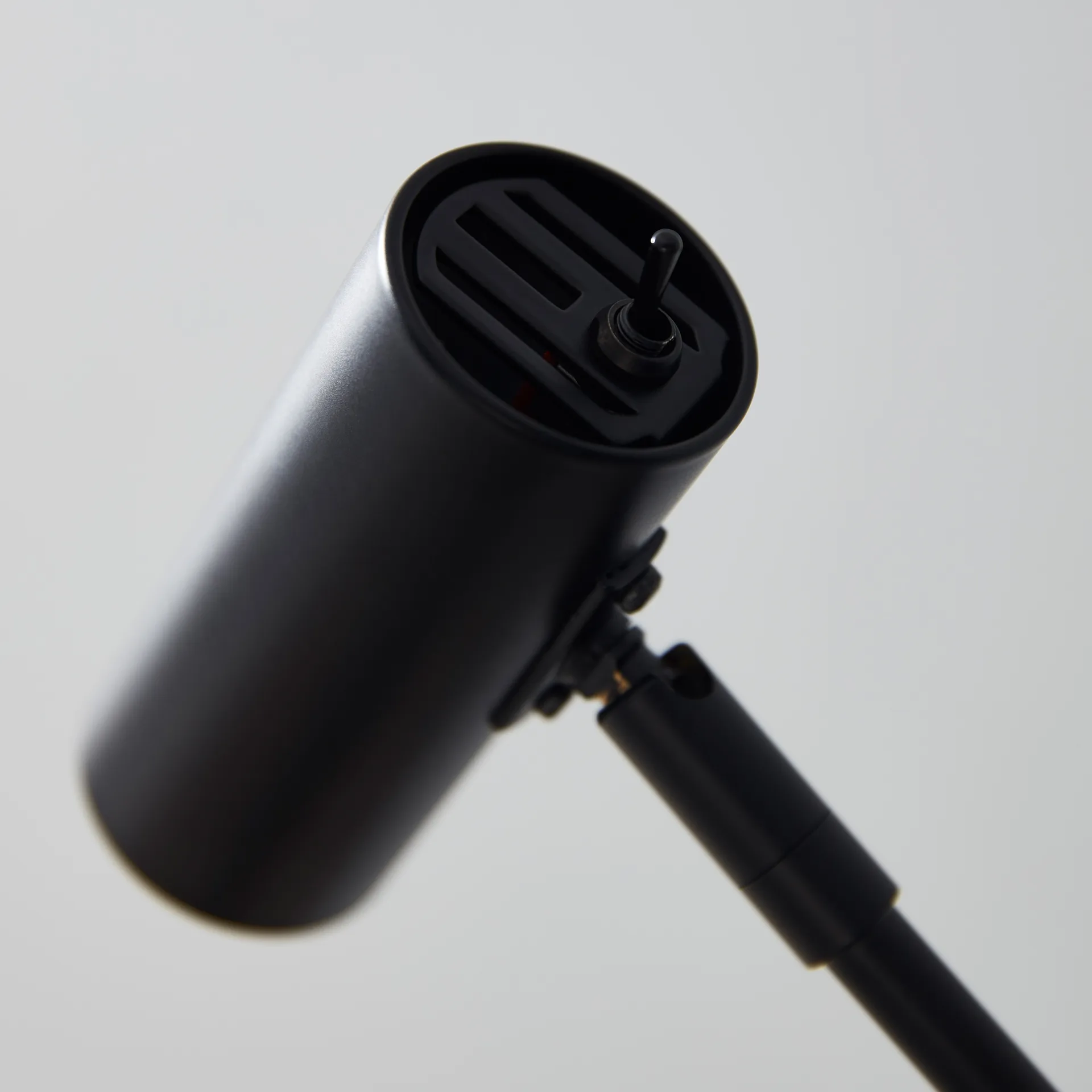 Cato vloerlamp, Zwart Belid